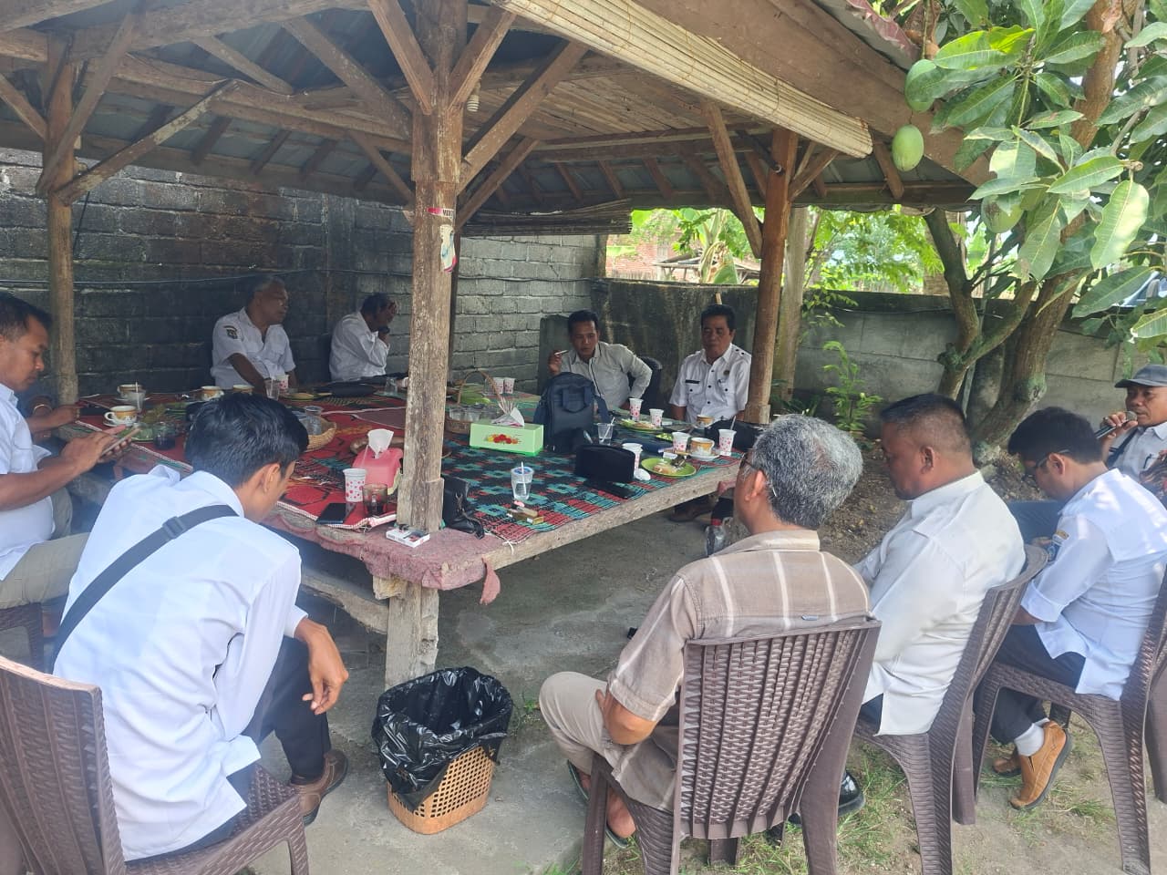 Kepala Desa se-Kecamatan Praya Timur Gelar Pertemuan Rutin Bahas Pengelolaan Keuangan dan Koperasi Desa
