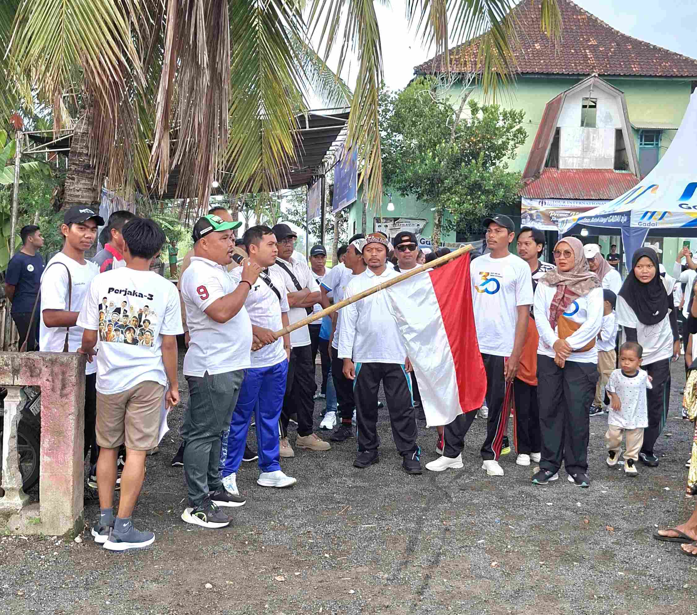 Peringati HUT Desa ke-30, Pemdes Kidang Gelar Jalan Sehat Berhadiah Umroh