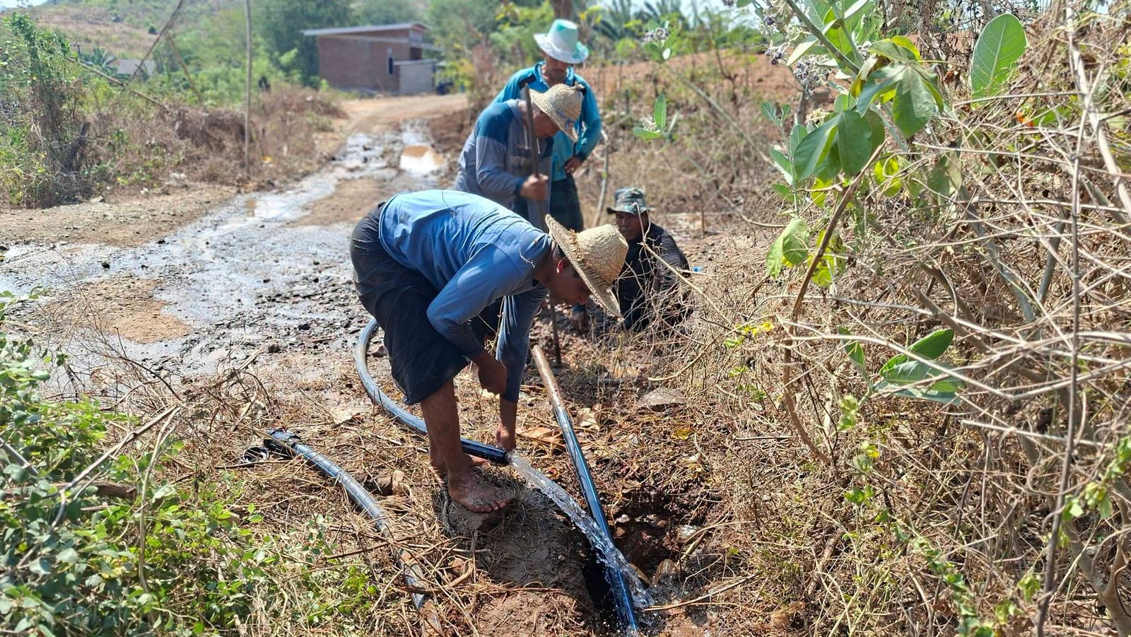 Kerja Sama Pemda dan Pemdes Kidang, Jaringan Pipanisasi Air Bersih Mulai Dipasang